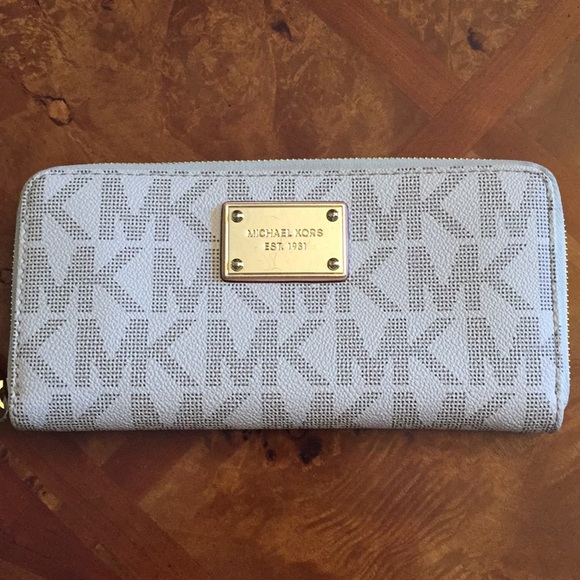 KORS Michael Kors Handbags - 💯Authentic Michael Kors zip around wallet